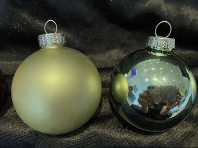 Julekugle i glas med navn (Sart Grøn)